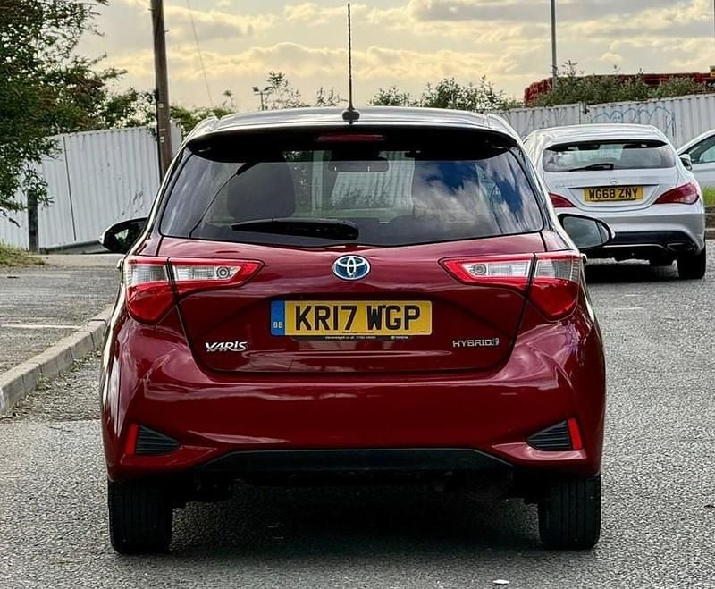 Used Toyota Yaris Hybrid 2017 Red Hatchback
