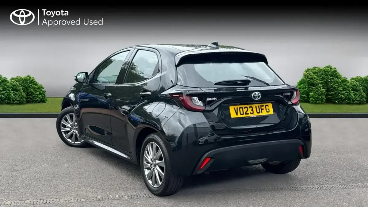 Usado Toyota Yaris Hybrid 116 HP (85 kW) 2023 Preto Citadino