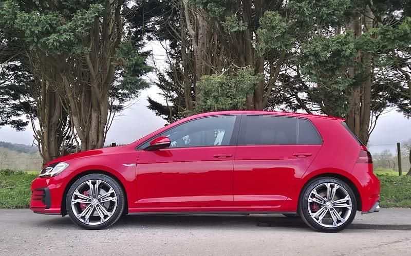 Used VW Golf VII GTI 230 HP (169 kW) 2018 Red Hatchback