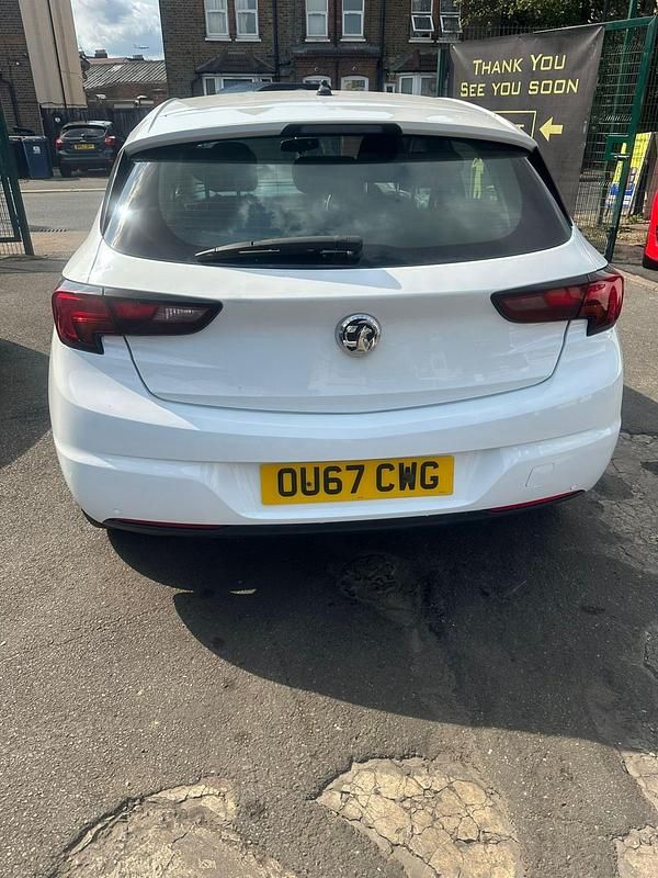 Used Vauxhall Astra 2017 White Hatchback