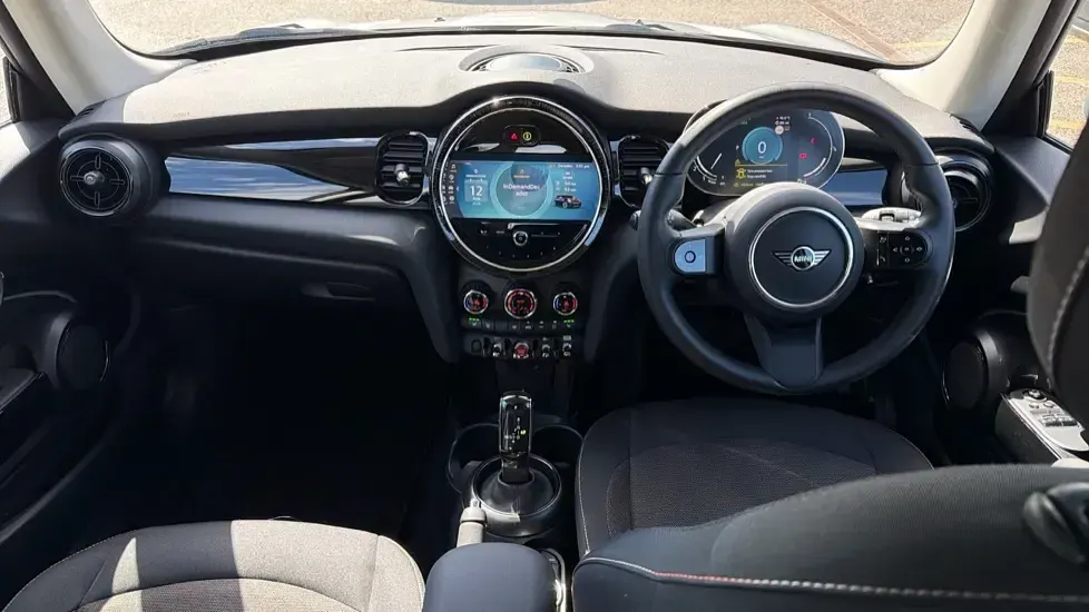 Used Mini Cooper Classic 134 HP (98 kW) 2023 Silver Hatchback