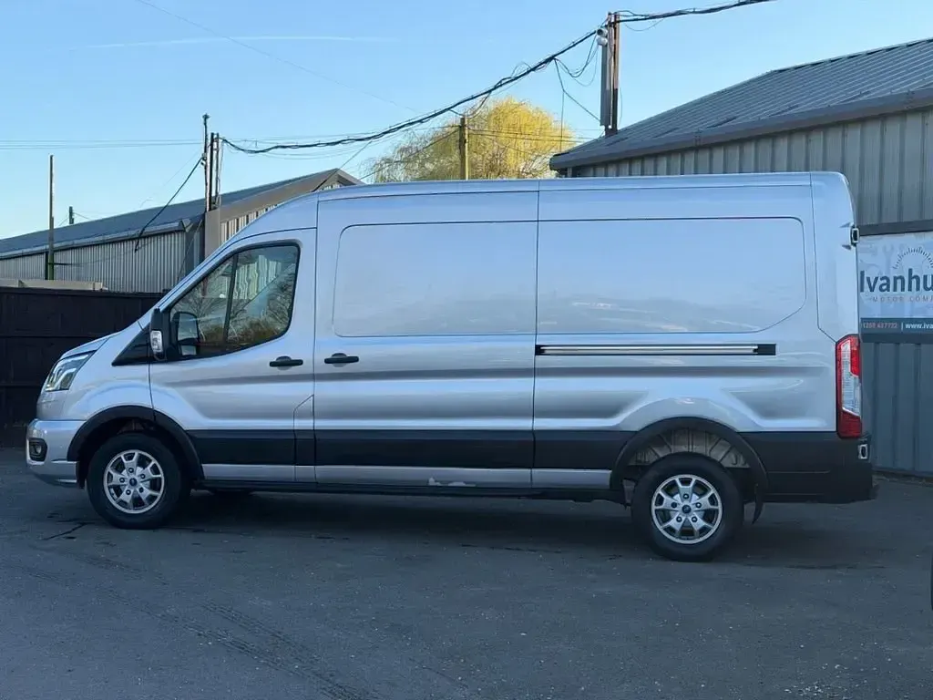 Usado Ford Transit Limited 130 HP (95 kW) 2021 Prateado Van