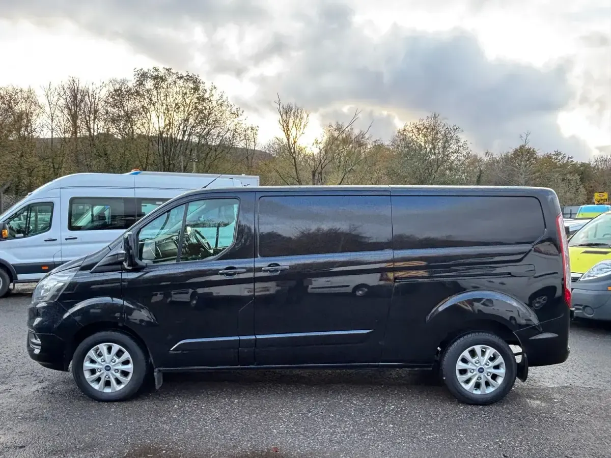 Used Ford Transit Custom Limited 130 HP (95 kW) 2021 Black Van
