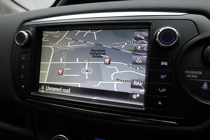 Used Toyota Yaris Hybrid 2015 Red Hatchback