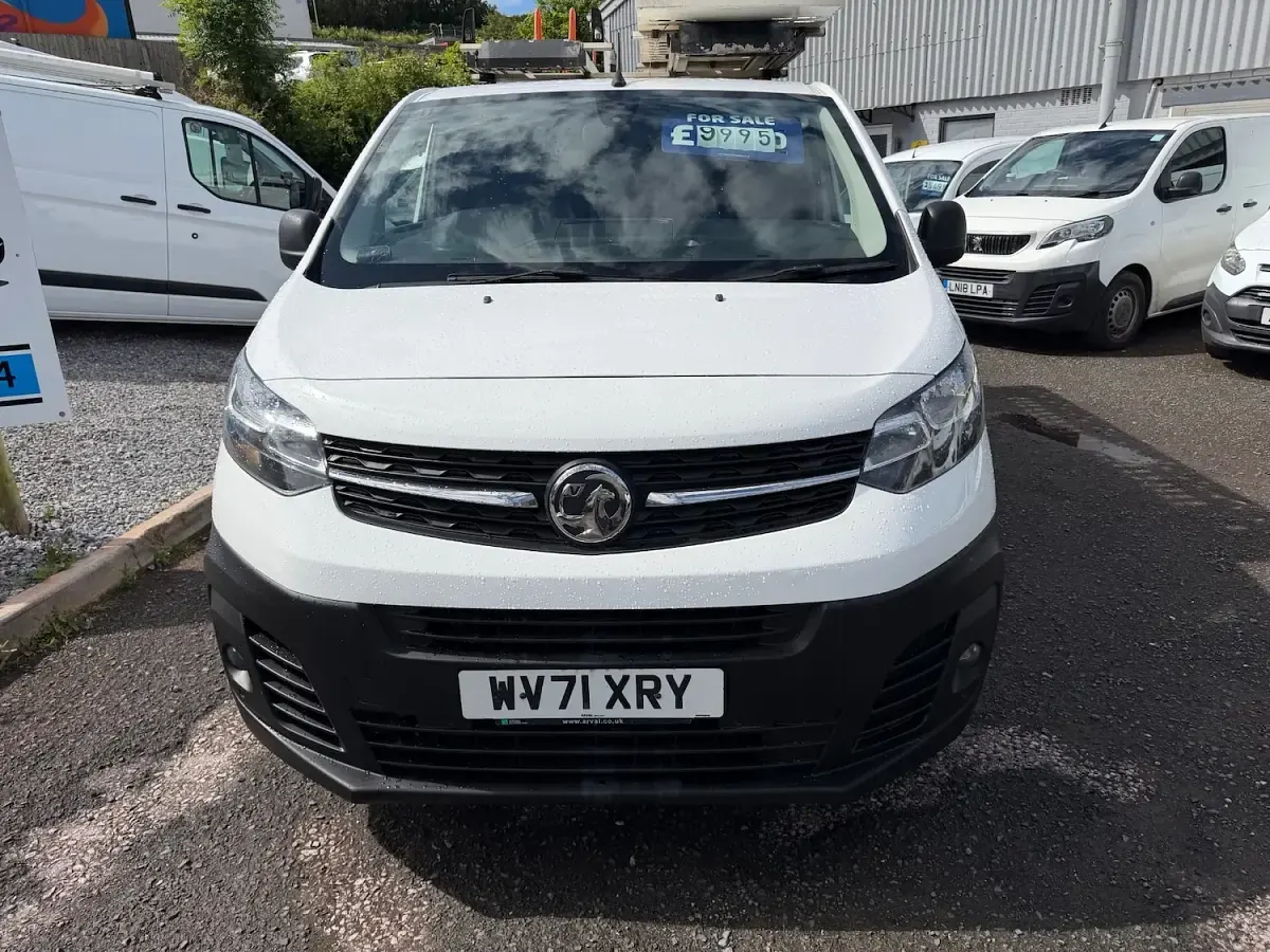 Used Vauxhall Vivaro 100 HP (73 kW) 2021 White MPV
