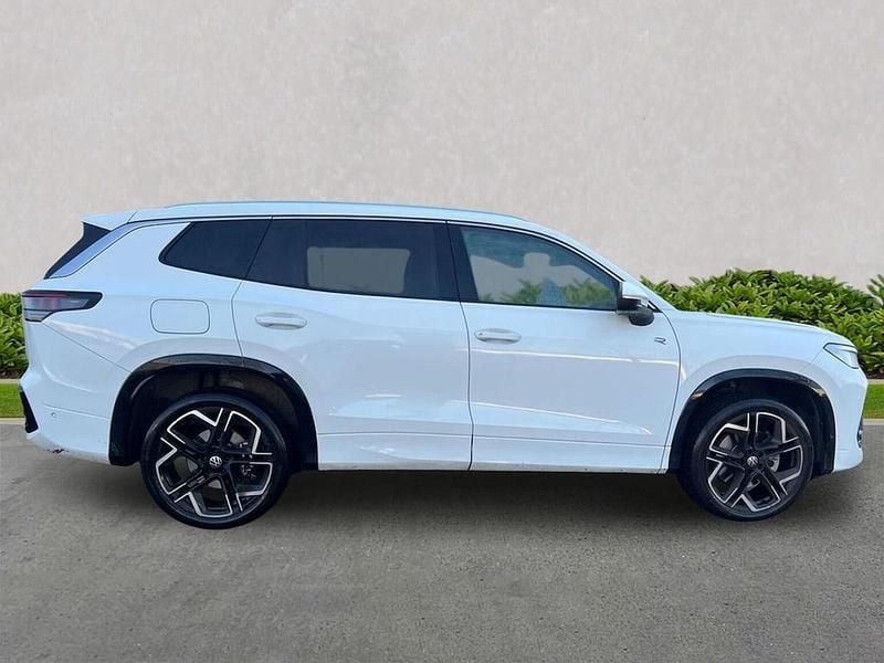 Used VW Touran R-line 150 HP (110 kW) 2025 White MPV