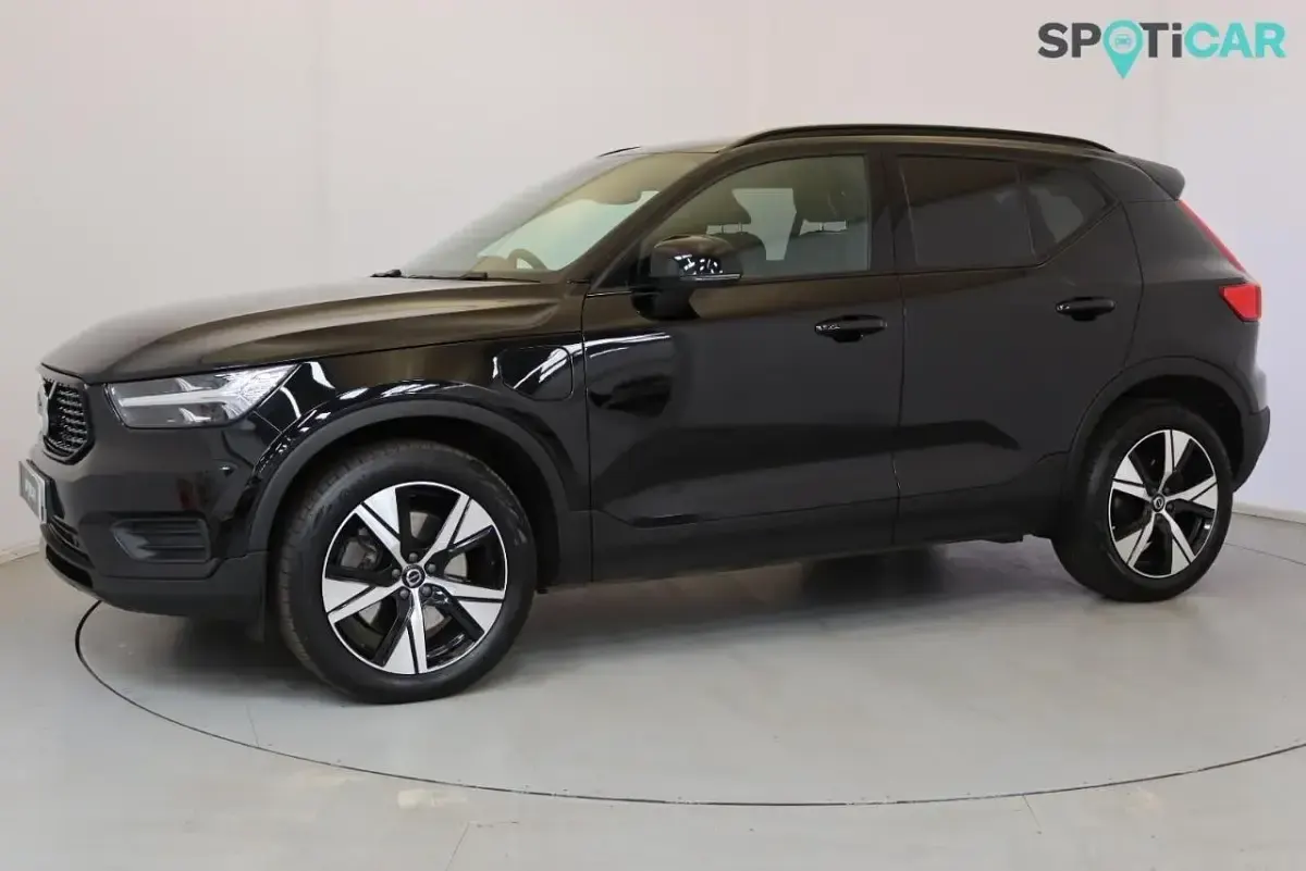 Second-hand Volvo XC40 Plus 208 CP (152 kW) 2022 Negru SUV