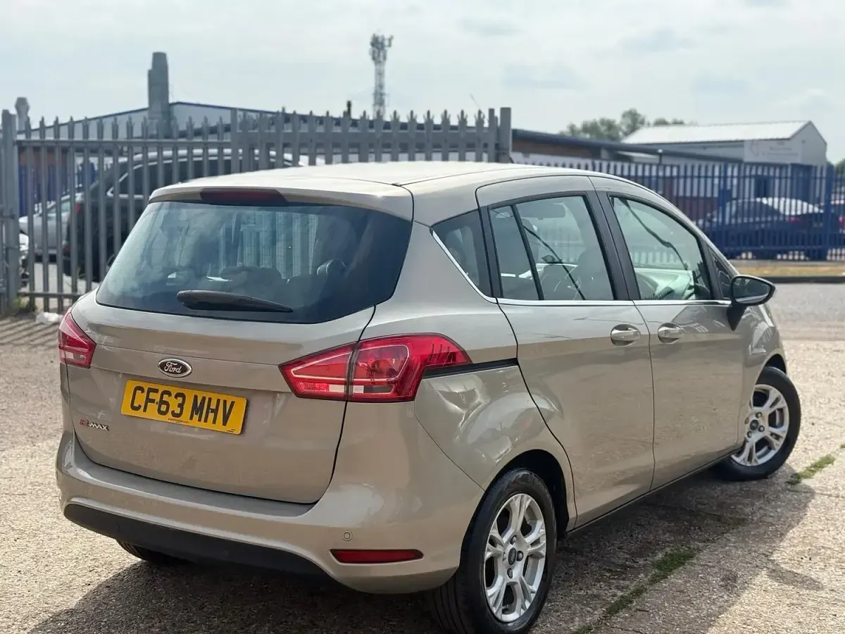 Used Ford B-MAX Zetec 90 HP (66 kW) 2014 Silver MPV