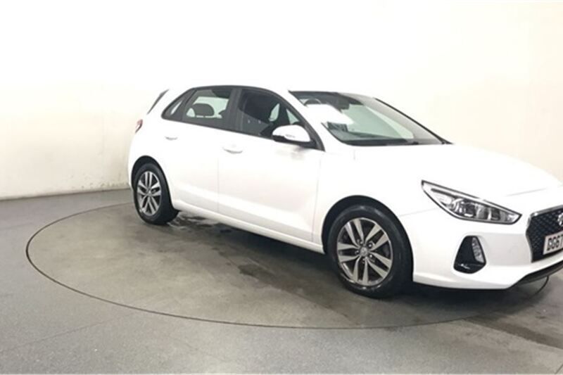White Used 2017 Hyundai i30 SE Hatchback | £7,599 (Fair price) - Image 1/4