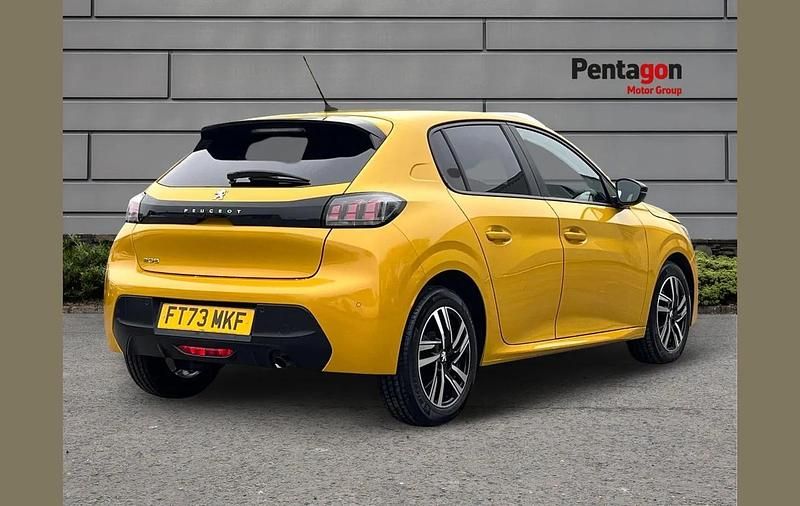 Used Peugeot 208 Active+ 101 HP (74 kW) 2024 Yellow Hatchback