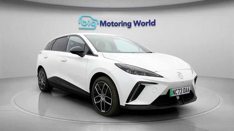Used MG MG4 EV Trophy 150 kW (204 HP) 2024 White Hatchback
