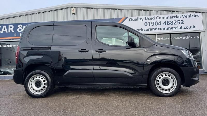Used Toyota Proace Active 120 HP (88 kW) 2022 Black MPV
