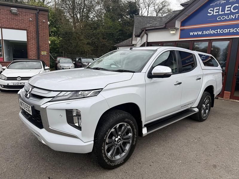 Used Mitsubishi L200 150 HP (110 kW) 2021 White Pickup