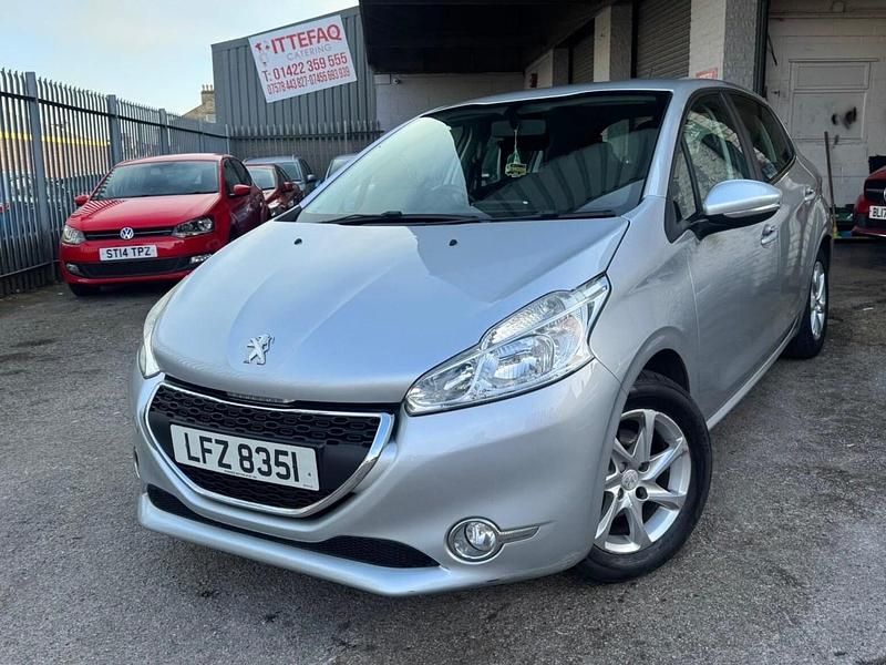 Used Peugeot 208 Active 82 HP (60 kW) 2013 Silver Hatchback