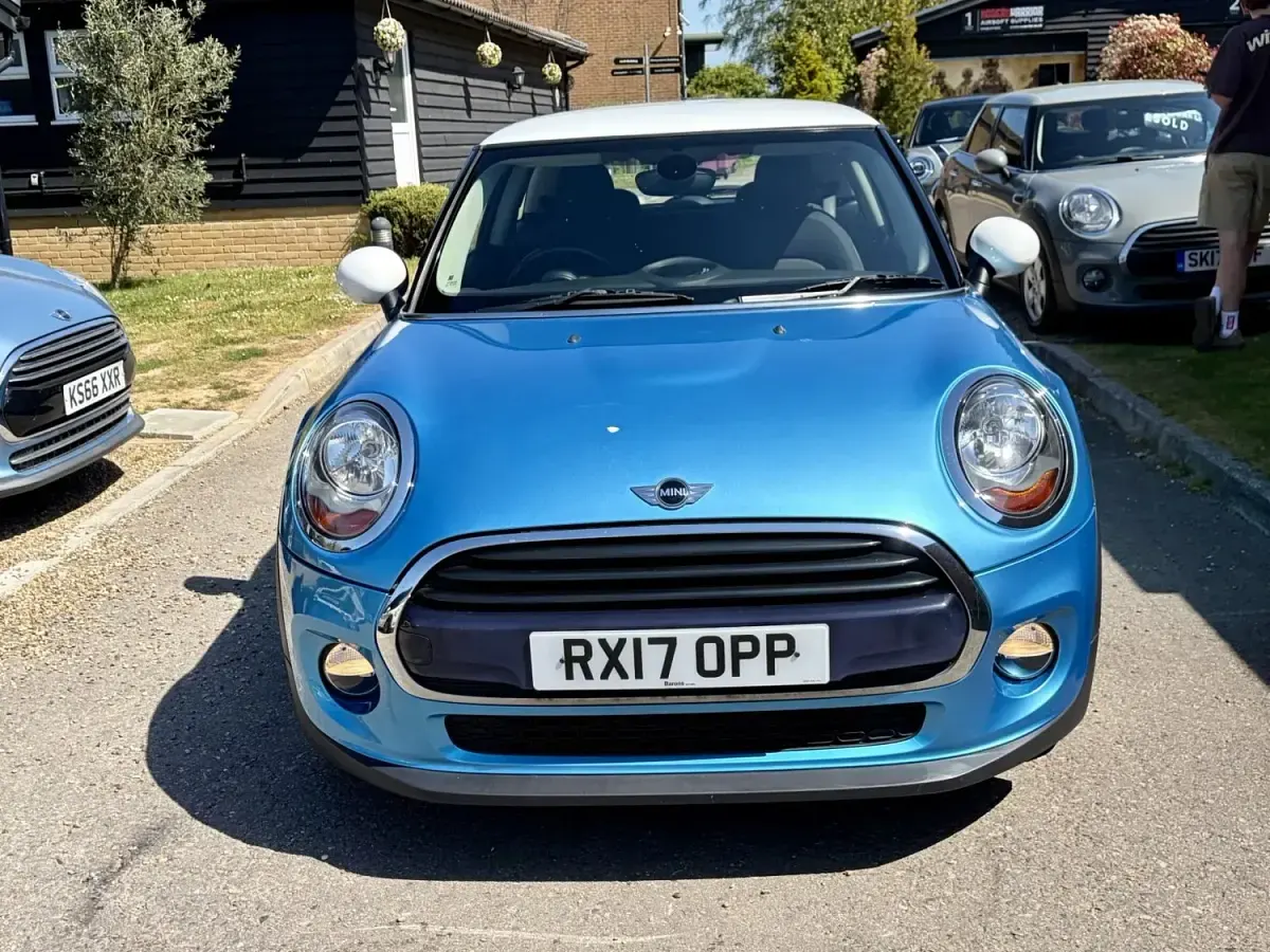 Begagnad Mini Cooper Hatch 2017 Blå Halvkombi