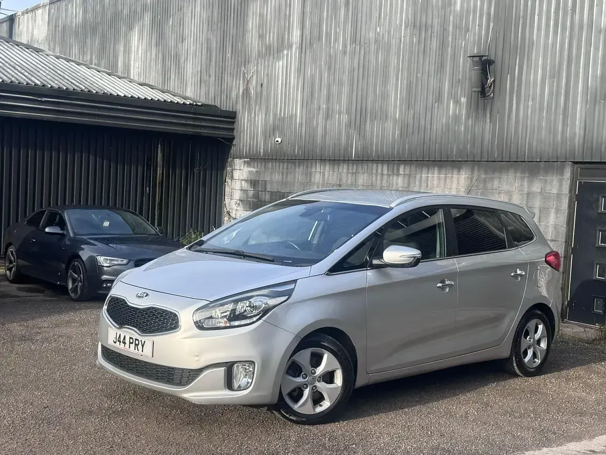 Used Kia Carens 2014 Silver MPV