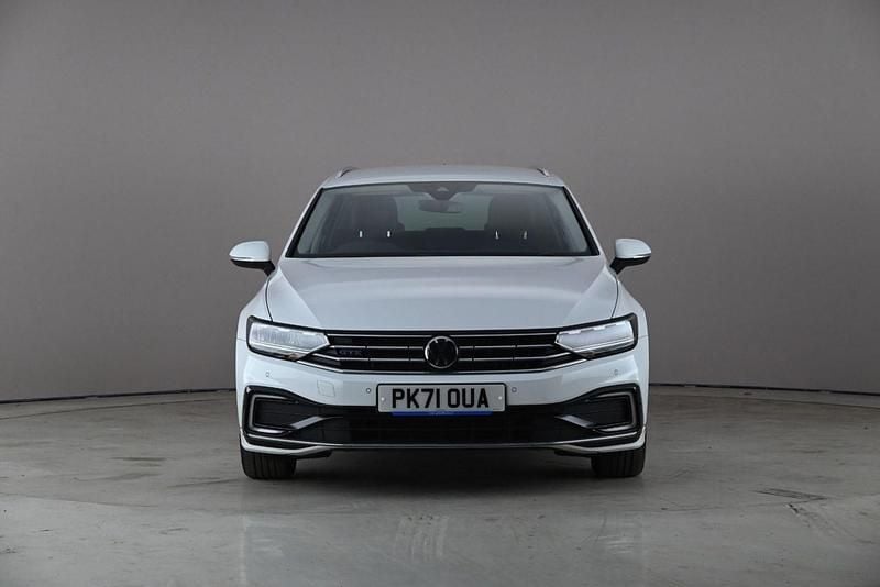 Used VW Passat GTE 218 HP (160 kW) 2021 White Estate