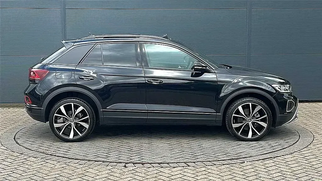 Used VW T-Roc Design 150 HP (110 kW) 2025 Black SUV