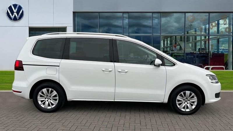 Used VW Sharan SE 150 HP (110 kW) 2021 Pure white MPV