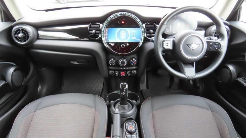 Usado Mini Cooper Classic 136 CV (100 kW) 2021 Gris Utilitario