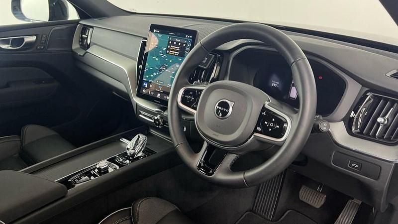 Used Volvo XC60 Plus 247 HP (181 kW) 2025 Black SUV