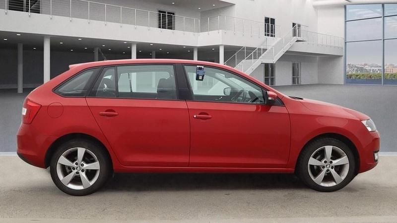 Used Skoda Rapid SE 90 HP (66 kW) 2015 Red Hatchback