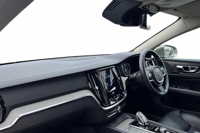 Used Volvo V60 Inscription 163 HP (119 kW) 2022 Pebble grey Estate