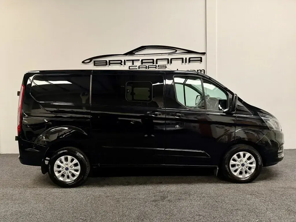 Used Ford 300 Limited 130 HP (95 kW) 2022 Black Estate