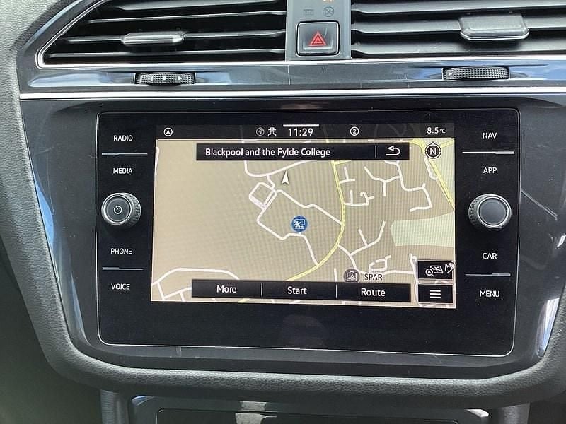 Usado VW Tiguan Allspace Life 150 HP (110 kW) 2022 Cinzento SUV