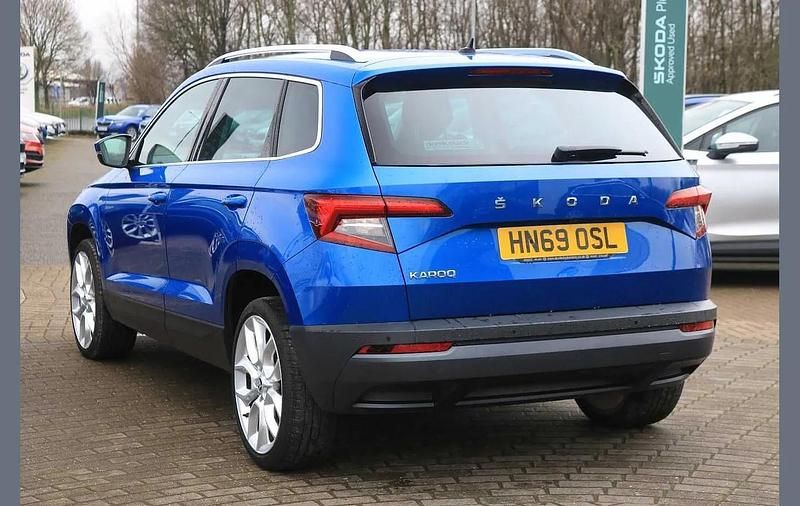 Used Skoda Karoq SE L 115 HP (84 kW) 2019 Race blue metallic SUV