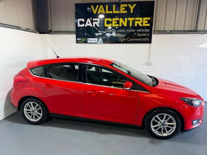 Used Ford Focus Zetec 2016 Red Hatchback