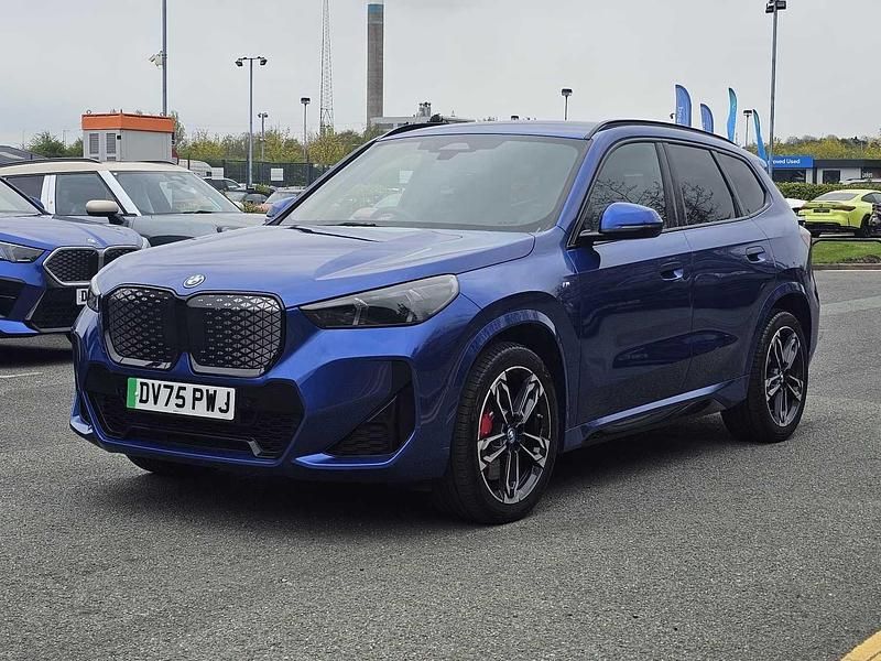 Begagnad BMW iX1 Luxury Line 147 kW (201 HK) 2025 Blå SUV