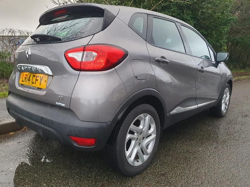 Used Renault Captur Dynamique 90 HP (66 kW) 2014 Grey SUV