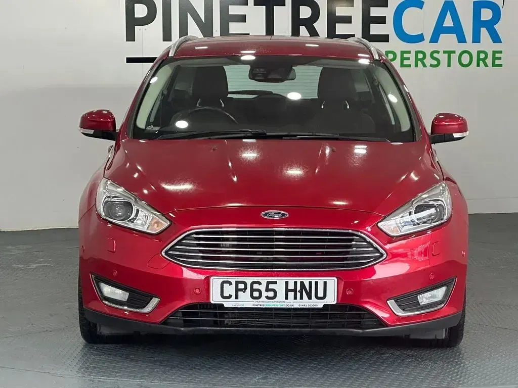 Used Ford Focus Titanium X 120 HP (88 kW) 2016 Red Estate