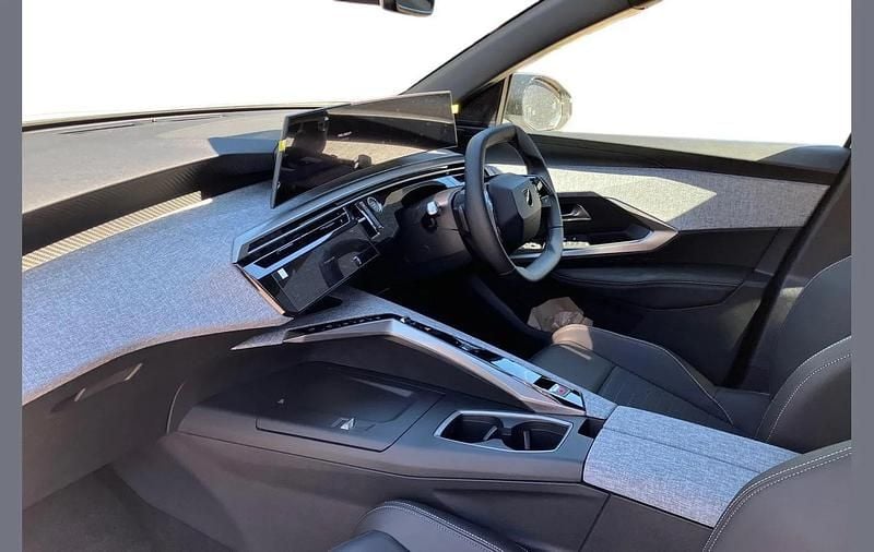 Nouă Peugeot e-3008 Allure 156 kW (213 CP) 2025 Gri SUV