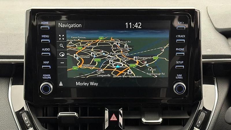 Used Toyota Corolla Sport 122 HP (89 kW) 2021 White Hatchback