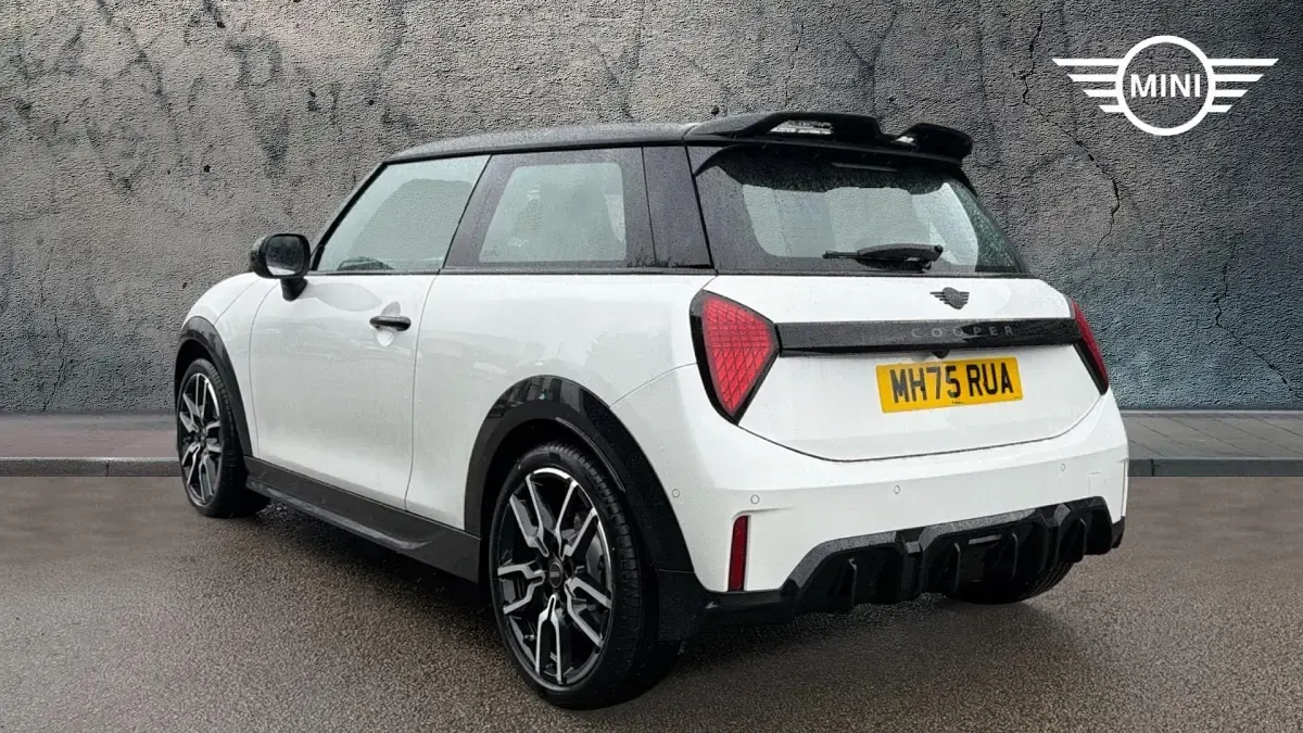 Usado Mini Cooper Hatch 113 kW (154 CV) 2026 Blanco Utilitario