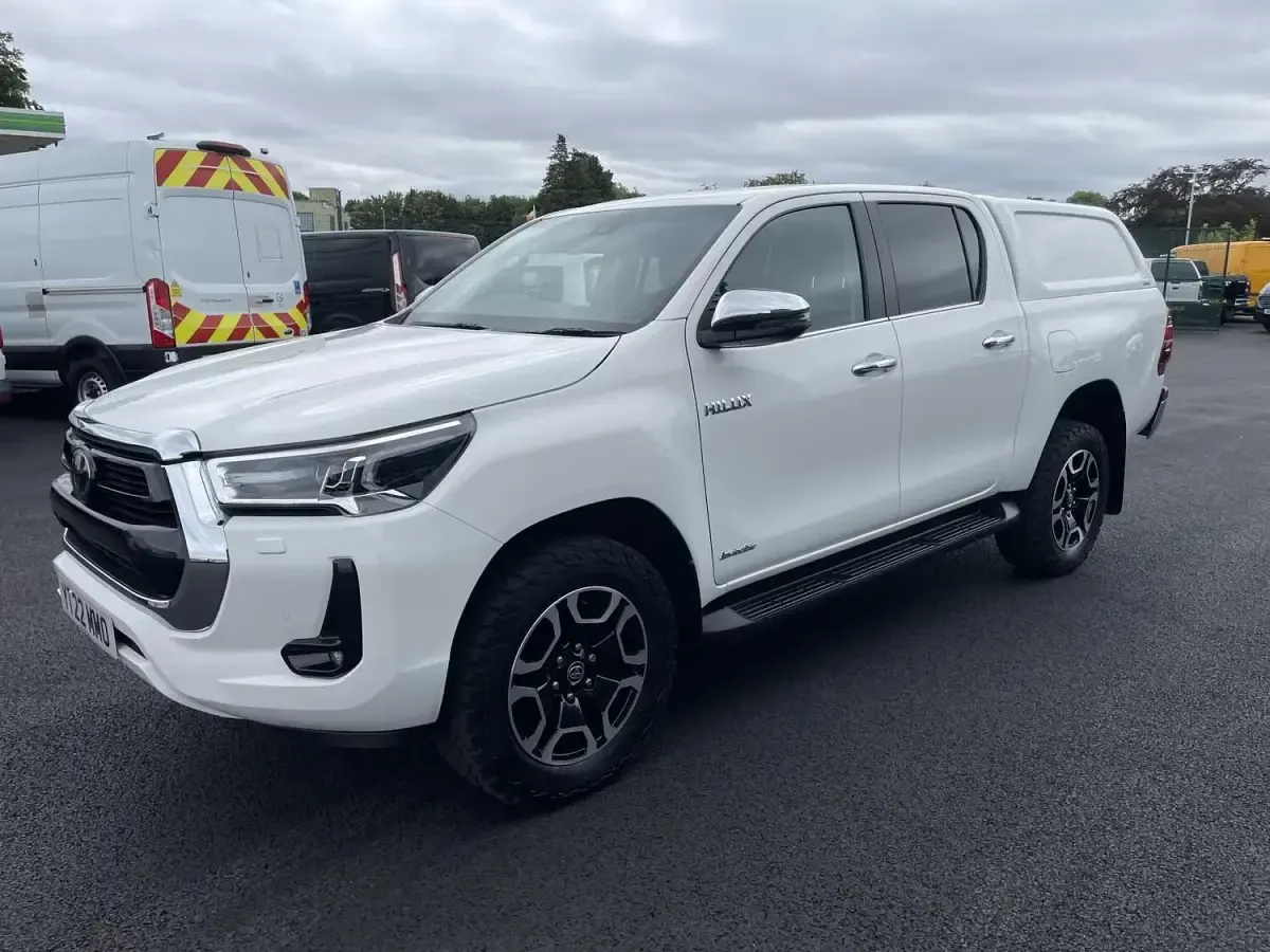Used Toyota HiLux 200 HP (147 kW) 2022 White Pickup