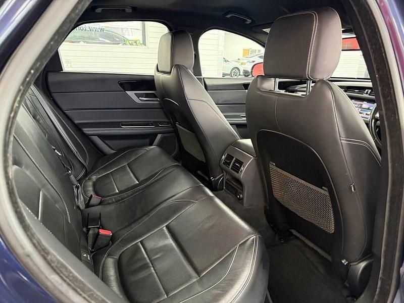 Second-hand Jaguar XF R-Sport 180 CP (132 kW) 2018 Albastru Berlinǎ