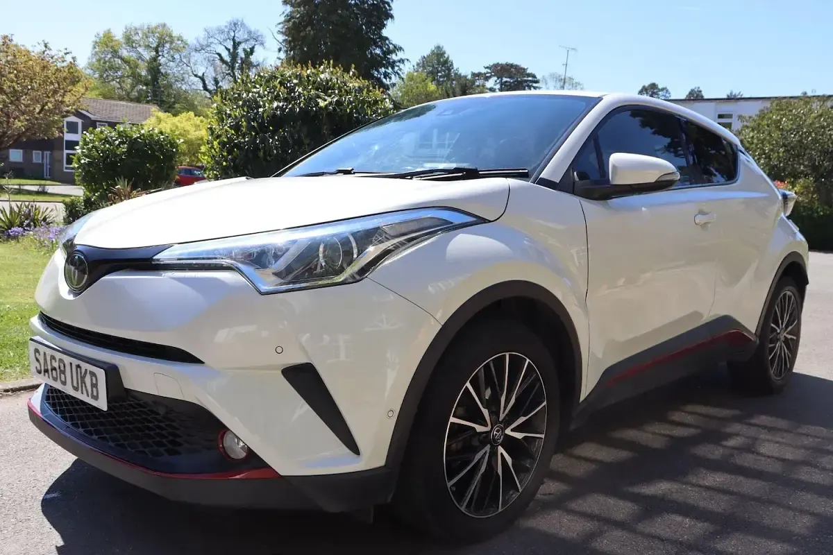 Used Toyota C-HR 116 HP (85 kW) 2018 White SUV