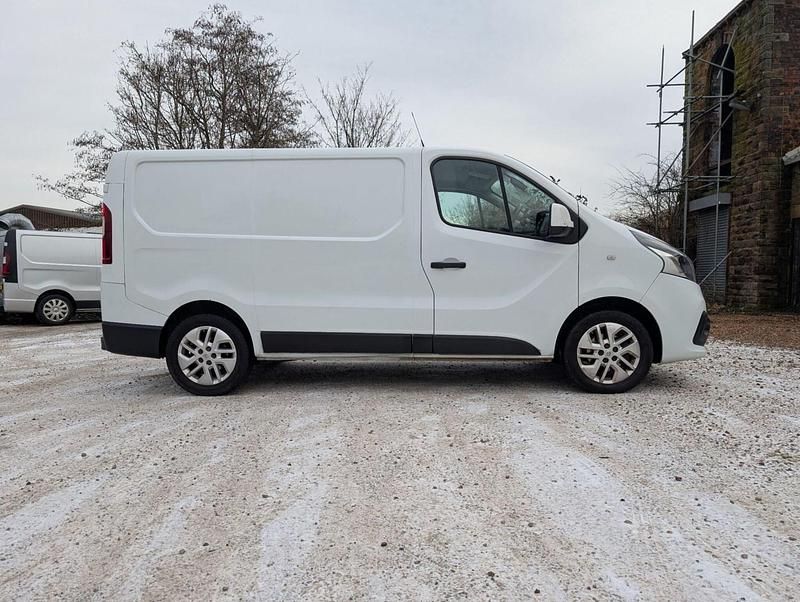 White Used 2016 Renault Trafic MPV | £6,695 (Super price) - Image 1/4