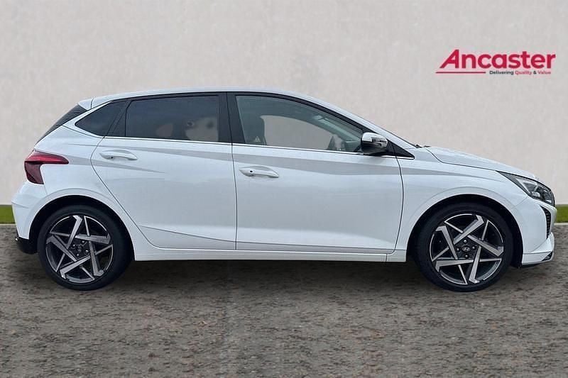Used Hyundai i20 Ultimate 90 HP (66 kW) 2024 White Hatchback
