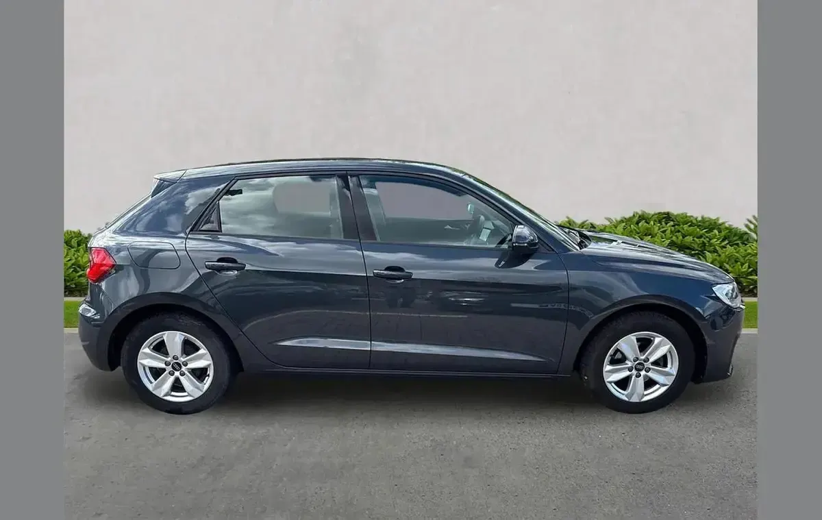 Gebraucht Audi A1 Design 94 PS (69 kW) 2023 Grau SUV