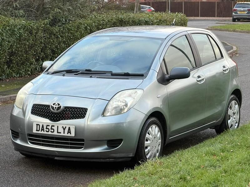 Used Toyota Yaris T3 85 HP (62 kW) 2006 Silver Hatchback