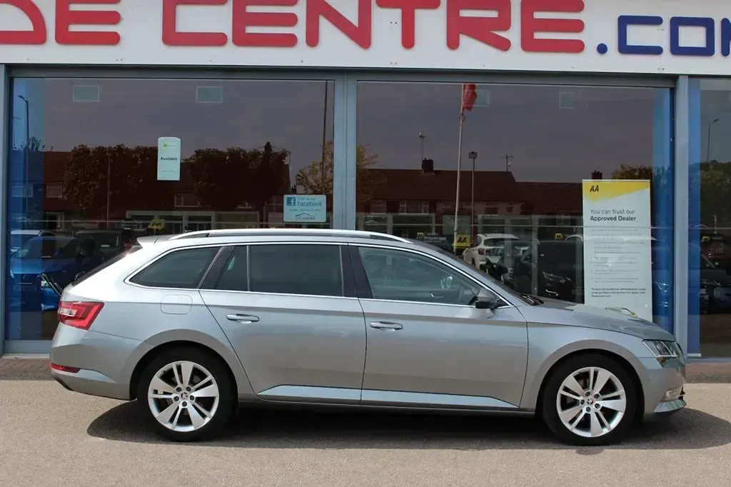 Gebraucht Skoda Superb SE L Executive 190 PS (139 kW) 2017 Grau Kombi