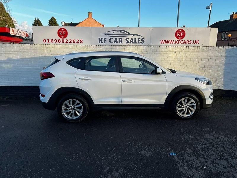Used Hyundai Tucson SE 132 HP (97 kW) 2018 White SUV