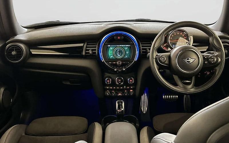 Usado Mini Cooper Hatch 136 HP (100 kW) 2020 Azul Citadino