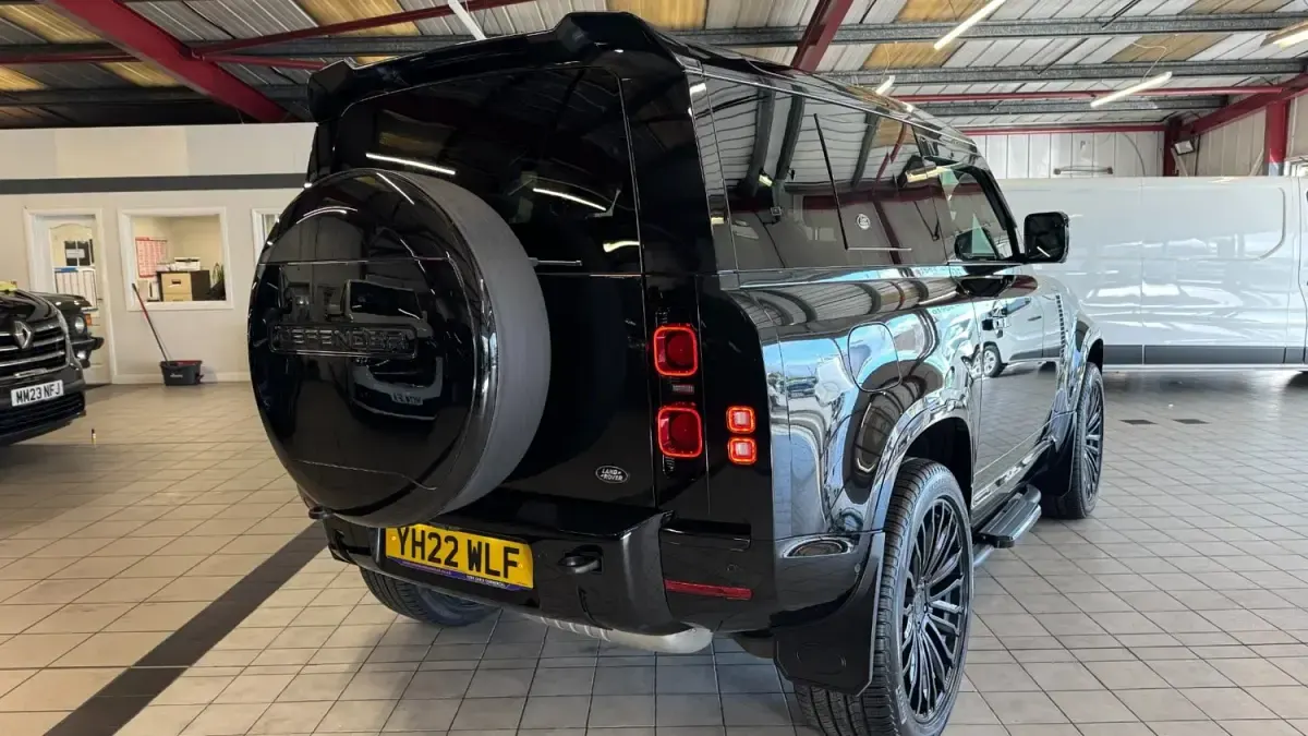 Usado Land Rover Defender SE Dynamic 2022 Preto SUV
