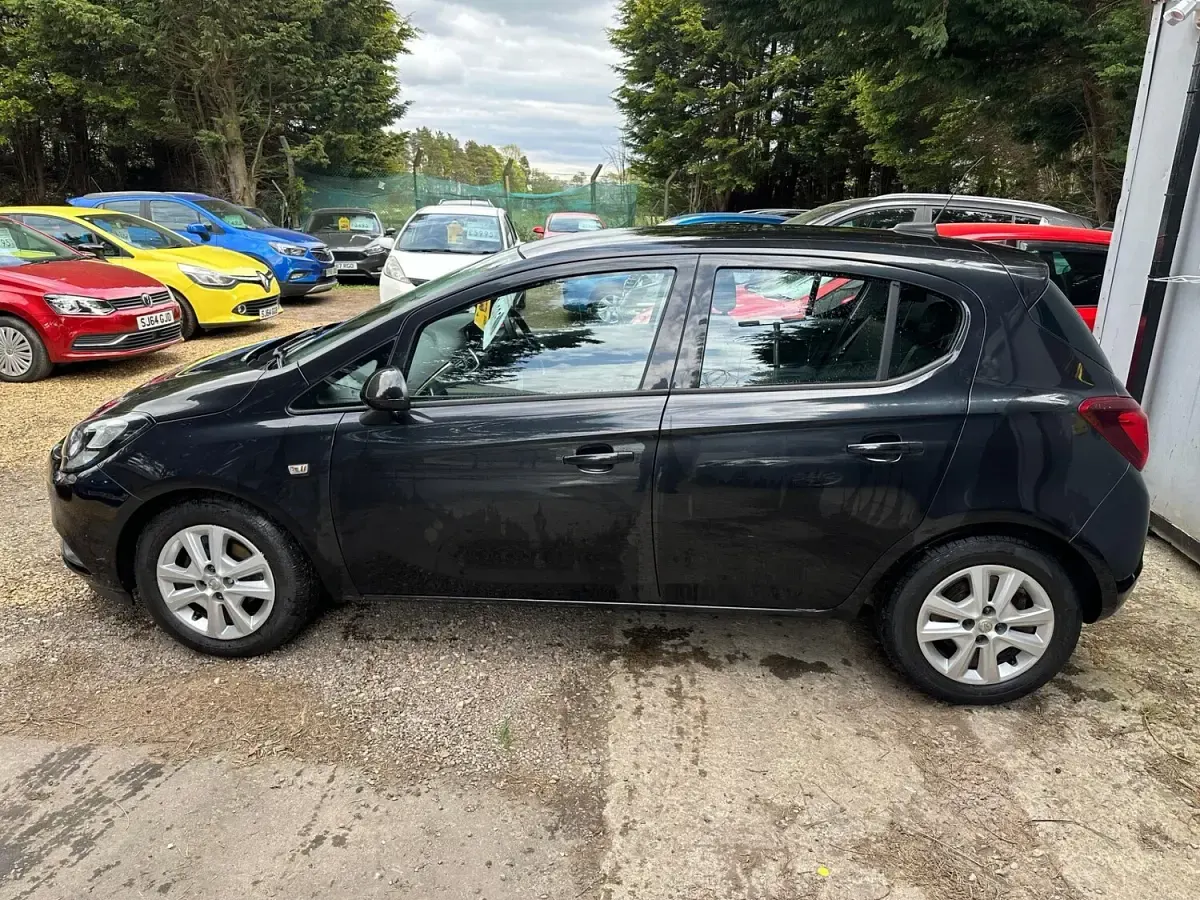 Used Vauxhall Corsa Design Edition 75 HP (55 kW) 2016 Black Hatchback