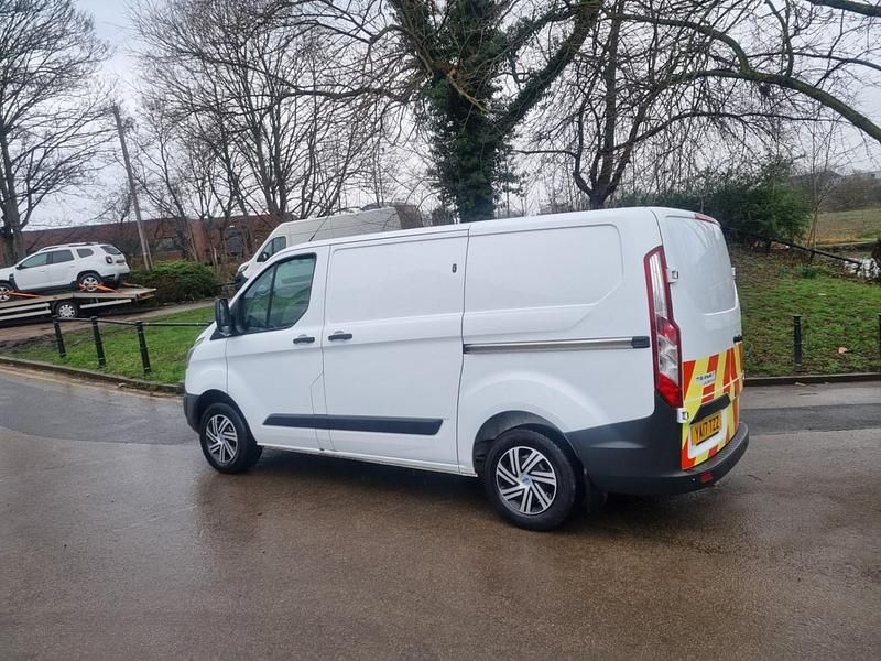 Used Ford Transit Custom 105 HP (77 kW) 2017 White Van
